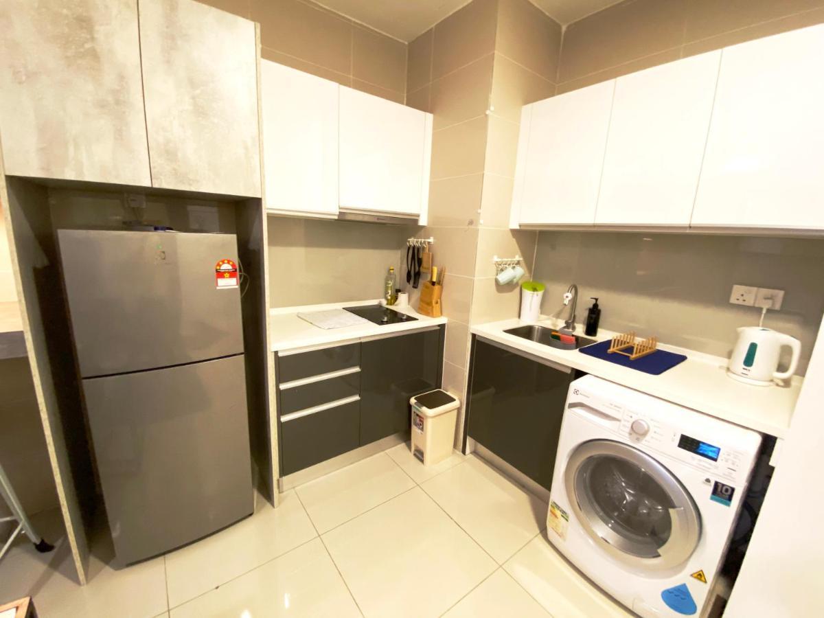 Lily And Loft - Kl Gateway Bangsar Lrt, Wifi, Netflix Apartment Kuala Lumpur