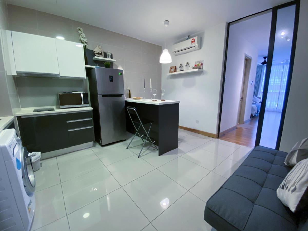 Lily And Loft - Kl Gateway Bangsar Lrt, Wifi, Netflix Apartment