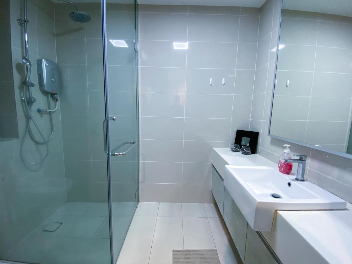 Lily And Loft - Kl Gateway Bangsar Lrt, Wifi, Netflix Apartment *