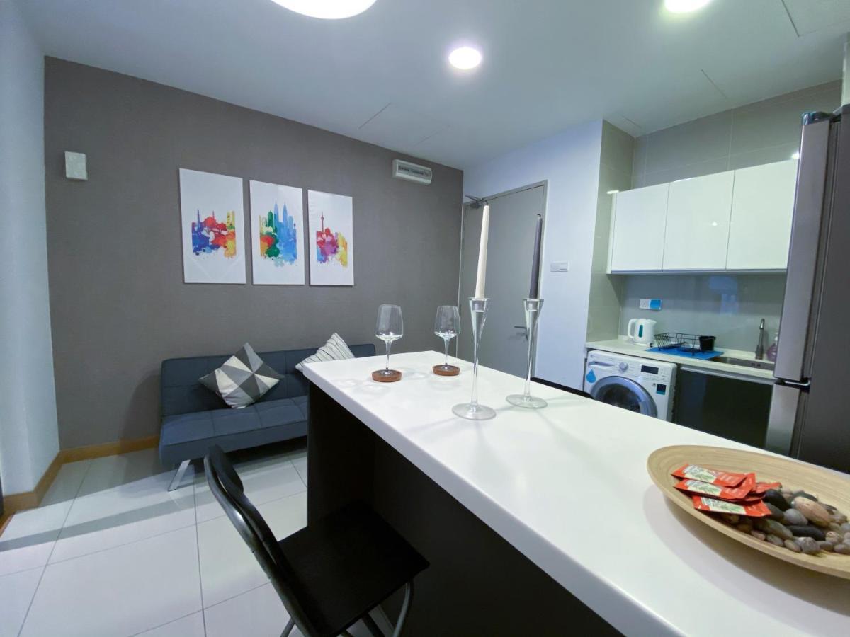 Lily And Loft - Kl Gateway Bangsar Lrt, Wifi, Netflix Apartment *