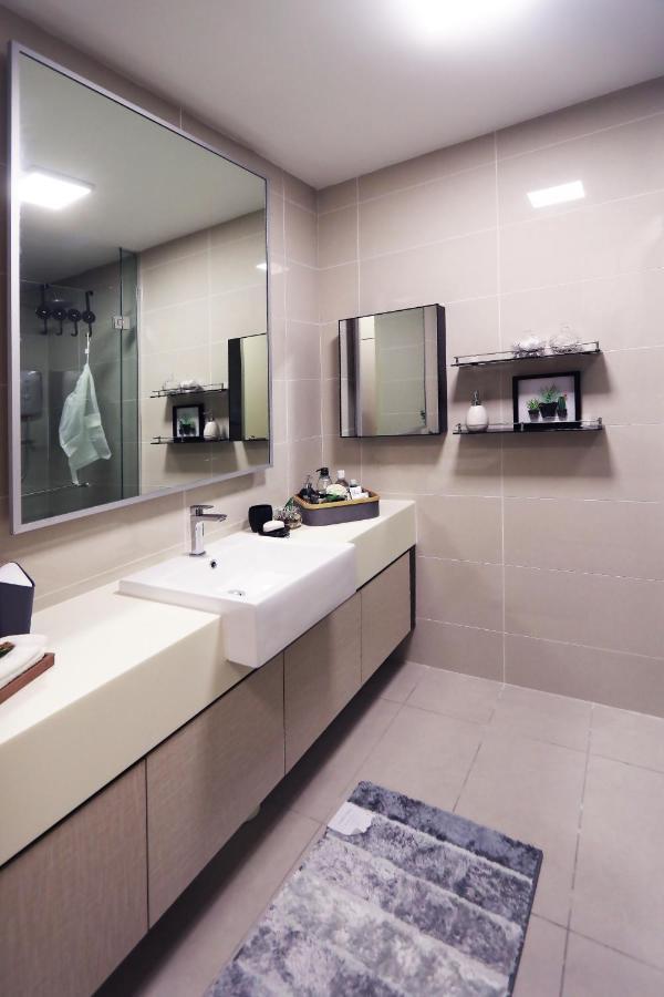 Lily And Loft - Kl Gateway Bangsar Lrt, Wifi, Netflix Apartment Kuala Lumpur