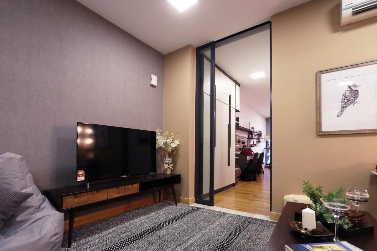 Lily And Loft - Kl Gateway Bangsar Lrt, Wifi, Netflix Apartment